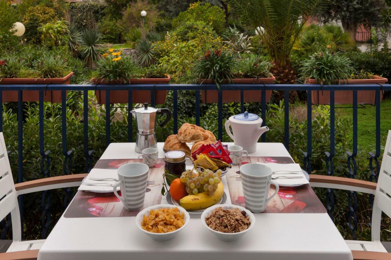 Casa Aurora - Stay In Сорренто Экстерьер фото